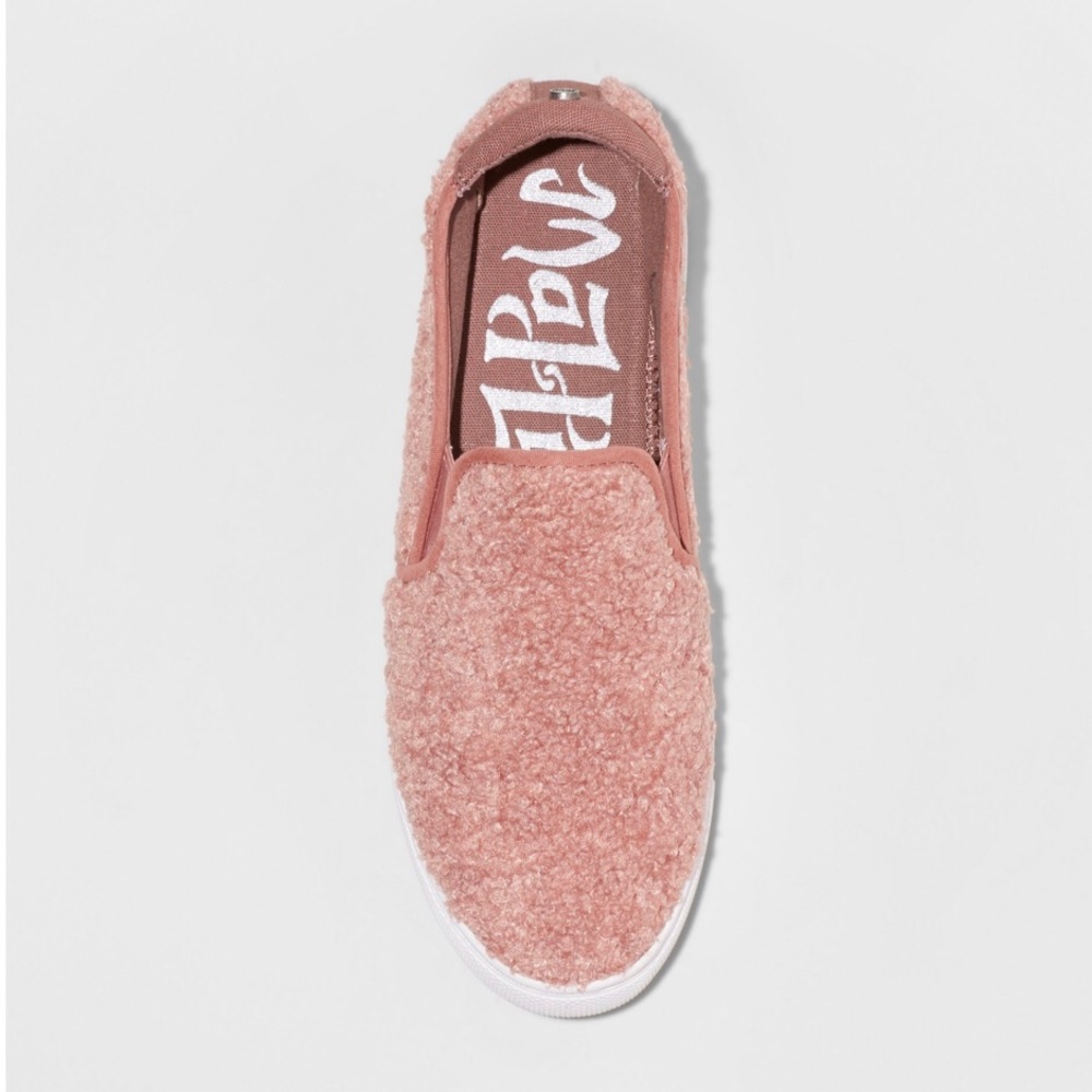 Mad Love Pink Kam Sherpa Twin Gore Sneakers - sz 9